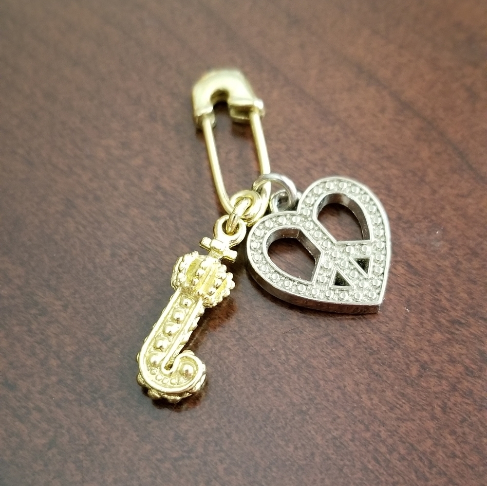 Juicy J charm pin with peace sign heart
